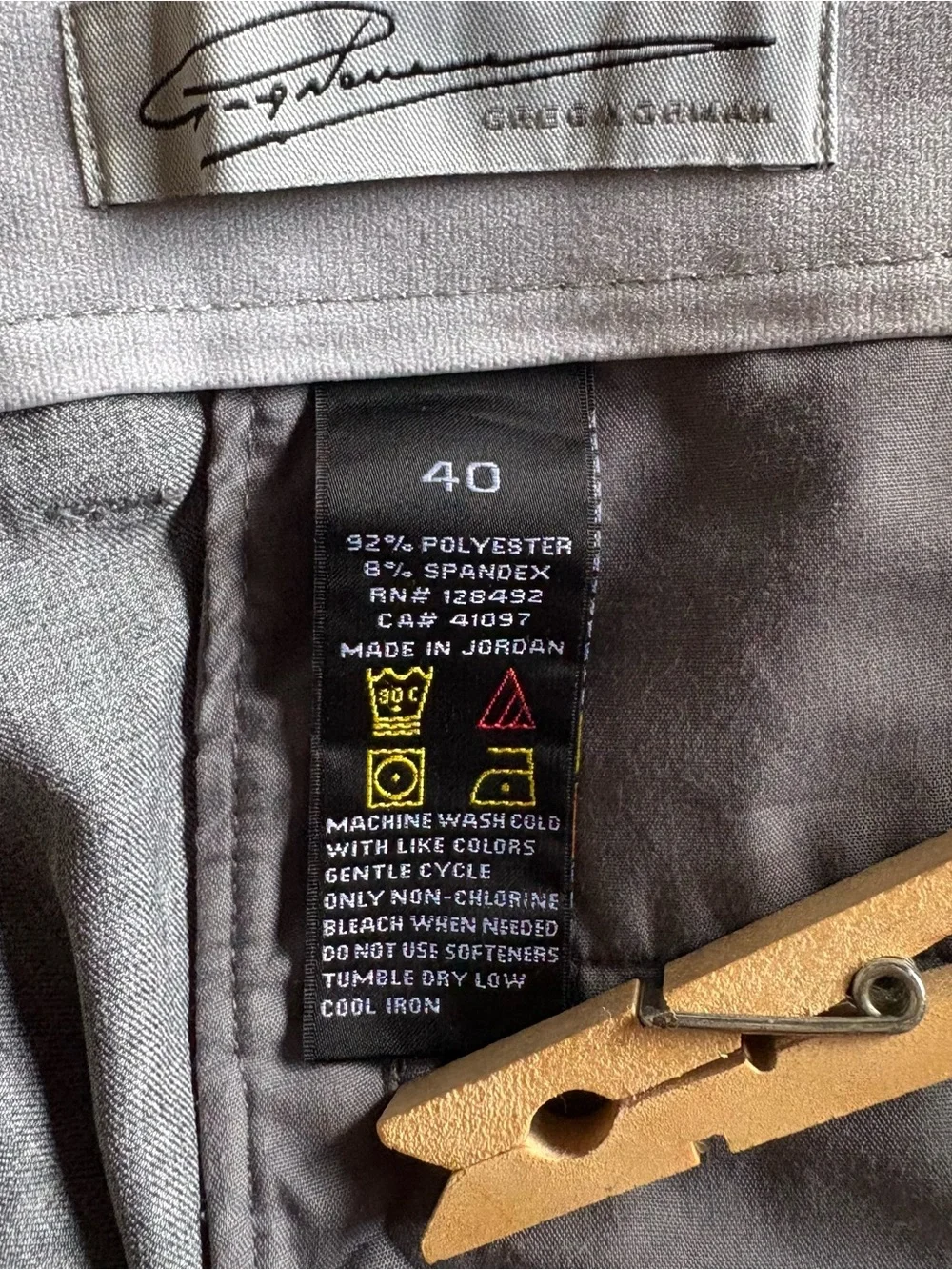 Greg Norman Men Gray Shorts, Size 40